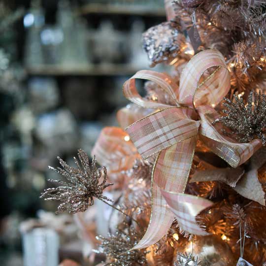 Boucle de Noël rose à carreaux
